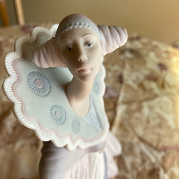 RETIRED 1998 ‘QUIONE LLADRO’ PORCELAIN FIGURINE-Item# 01016284 - Picture 6 of 15